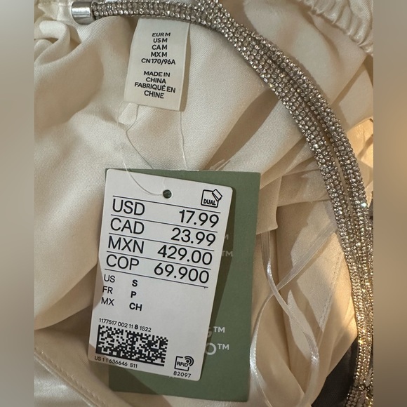New silky elegant top from H&M pearl color with adjustable silver strap size M - Picture 7 of 7